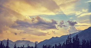 Wolken in den Bergen