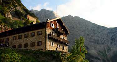 Das Karwendelhaus in Tirol