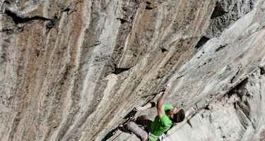 Kilian Fischhuber steil am Weg in der "Bergstation", Zillertal