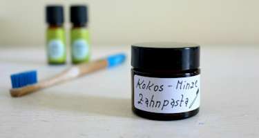 Kokos-Minze-Zahnpasta zum Selbermachen