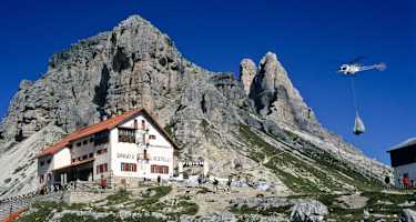 Dreizinennhütte Dolomiten Hubschrauber Materialtransport