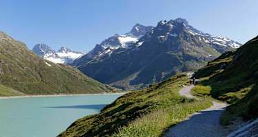 Silvretta-Stausee mit Piz Buin (links) und Schattenspitze