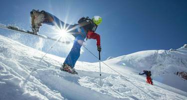 Skitourengehen: Auf die richtige Technik kommt es an. Aufstieg zur Suldenspitze in Südtirol, Italien