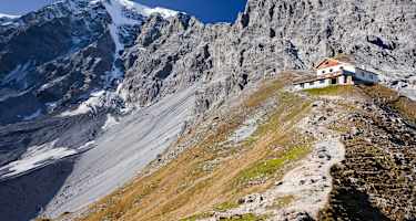 Die Tabarettahütte (2.556 m) in Südtirol