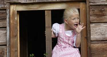 Mädchen beim Jodeln