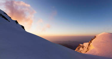 Sonnenaufgang an der Vincentpyramide im Monte-Rosa-Massiv in Italien