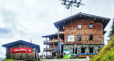 Die E-Drohne hebt ab: Pilotflug an der Pinzgauer Hütte bei Zell am See in Salzburg