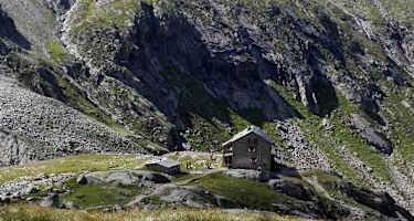 Die Richterhütte (2.374 m) in den Zillertaler Alpen