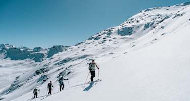 So misst du die Hangneigung im Gelände