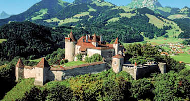 Das Schloss Greyerz („Gruyères“) im Kanton Freiburg