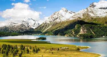 Der Silser See im Oberengadin in der Schweiz