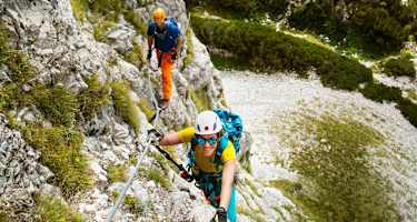 Die Kletterer am Weg zum Gipfel.