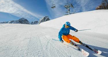 Skifahrer im Gebiet Mutterer Alm bei Innsbruck in Tirol