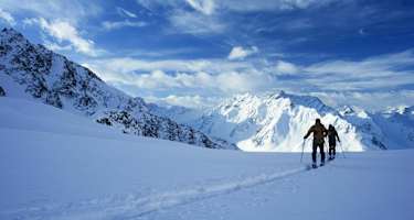 Skitourengeher: Zur Finstertaler Scharte in den Stubaier Alpen in Tirol