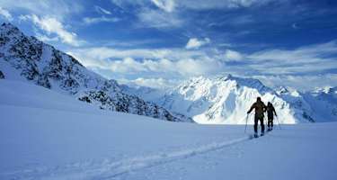 Skitourengeher: Zur Finstertaler Scharte in den Stubaier Alpen in Tirol