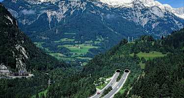 Tauernautobahn: Tunnel mit Bergpanorama in Salzburg