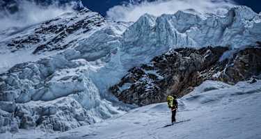 Ski-Bergsteiger Grzegorz Bargiel im Himalaya (Tibet)