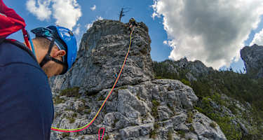Mehrseillängentour: Kletterer am Fels