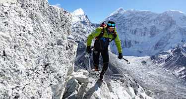 Ueli Steck beim Training im Himalya