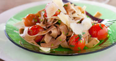 Vollkorn-Pasta mit Speck-Sauce