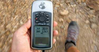 Höhenmesser: Wanderer mit GPS-Gerät