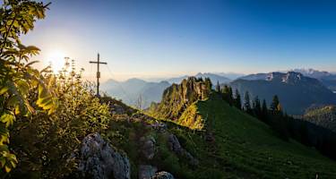 Die Chiemgauer Alpen rund um Ruhpolding bieten wunderschöne Wanderungen und Bergtouren, hier die Haaralmschneid.
