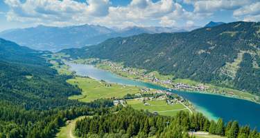 Luftaufnahme vom Weißensee in Kärnten