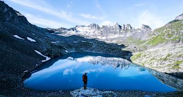 Wanderer am Wildsee im Kanton St. Gallen