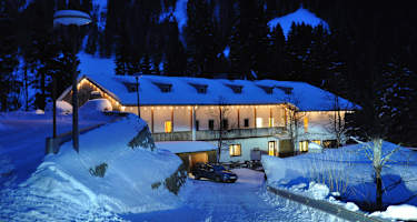 Das DAV-Haus Spitzingsee hat seinen Platz in den Bayerischen Voralpen, den Schlierseer Bergen.