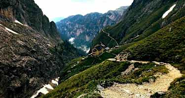 Die Grasleitenhütte befindet sich mitten im Naturpark Schlern in der Südtiroler Gemeinde Tiers.