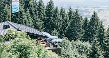 Blick über die Hündeleskopfhütte ins Tal