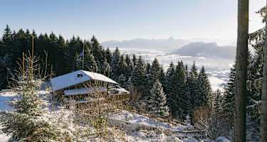 Die Hündeleskopfhütte hat auch im Winter geöffnet und bietet einen schönen Blick ins Tal.