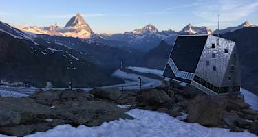 Monte Rosa Hütte mit Matterhorn