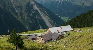Blick über die Juifenalm ins Sellraintal.