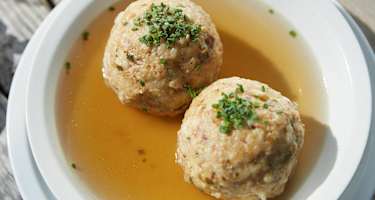 Speckknödelsuppe auf der Sesvennahütte