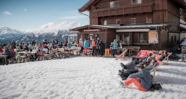 Sonnenterrasse der Stalder Hütte
