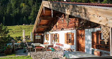 Die Thorau Alm lädt zu einer gemütlichen Jause ein.