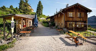 Das Schachenhaus befindet sich nur wenige Meter unterhalb des Königshauses.