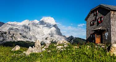Die Hofpürgl-Hütte mit der Torspitze im Hintergrund.