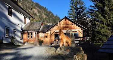 Die Dicktlerhütte ist eine willkommene Jausenstation an der Longa bei Weißpriach.