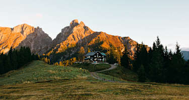 Die bewirtschaftete Mödlinger Hütte in den Ennstaler Alpen