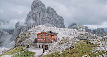 Die Büllelejochhütte in den Sextner Dolomiten