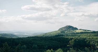 Ausblick von der Enzianhütte Rhön mit der Milseburg