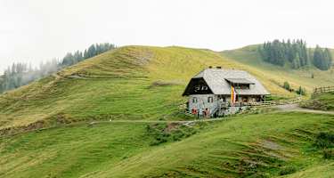 Die Feistritzer Alm steht im Bezirk Villach-Land in der Naturarena Kärnten.
