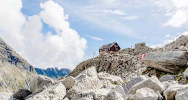 Die Barmer Hütte (2.610 m) im Osttiroler Defereggental, im südwestlichen Bereich des Nationalparks Hohe Tauern