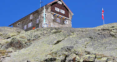 Am Fuße der höchsten Gipfel der Stubaier Alpen liegt die Siegerlandhütte.