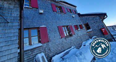 Die Ostler Hütte im Allgäu hat auch im Winter geöffnet.