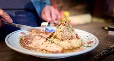 Schweinbraten auf der Frido-Kordon-Hütte