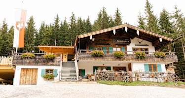 Die Rohrkopfhütte befindet sich am Schwangauer Tegelberg bei Füssen im bayerischen Allgäu.