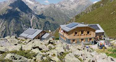 Die Rüsselsheimer Hütte auf 2.323m Höhe.